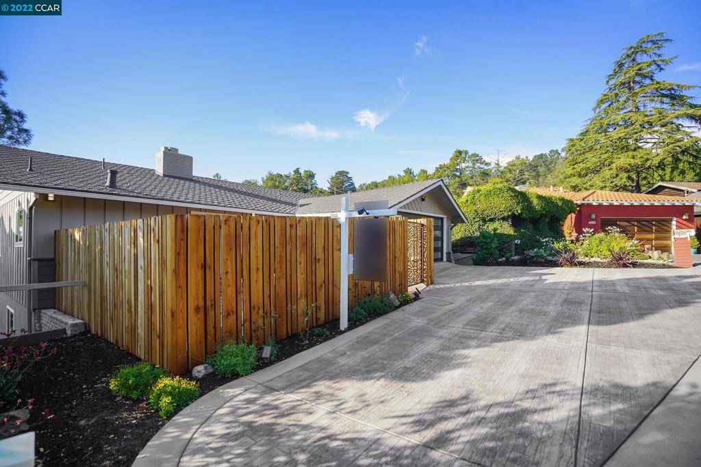 Oakland, CA 94602,3131 Robinson Dr