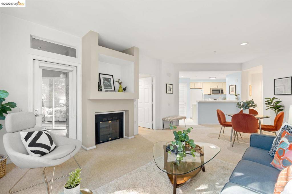 Oakland, CA 94618,320 Caldecott Ln #207