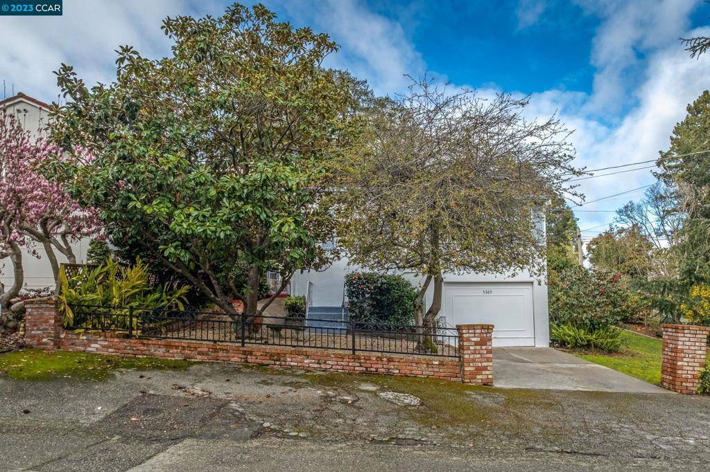 Oakland, CA 94618,5365 Hilltop Cres