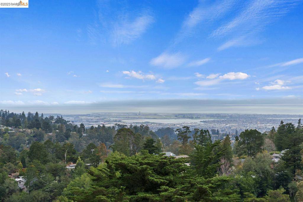 Oakland, CA 94611,1815 Manzanita Dr