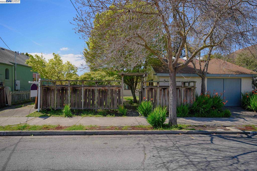 Berkeley, CA 94702,1452 Cornell Ave