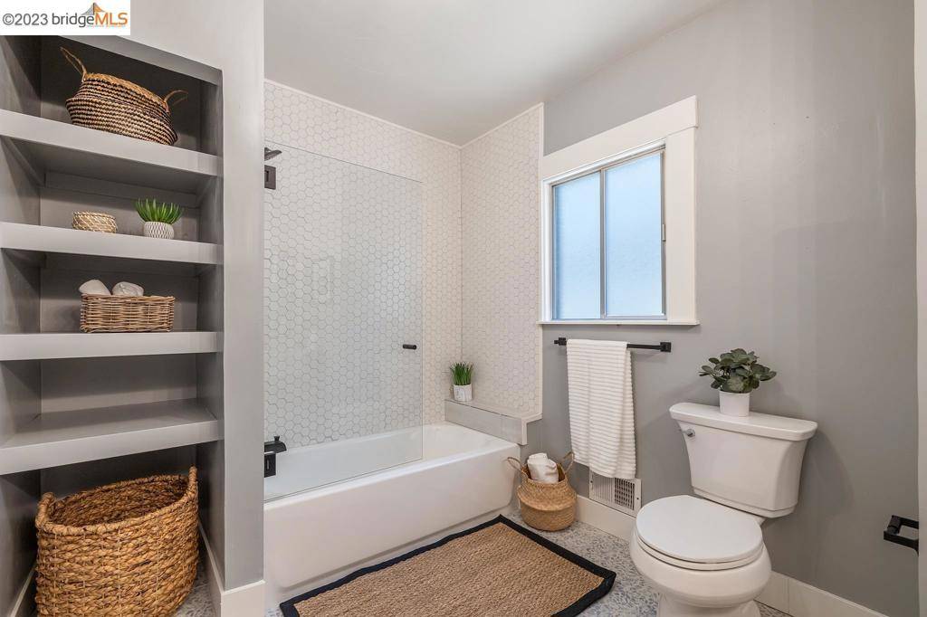 Berkeley, CA 94702,1636 Stannage Ave