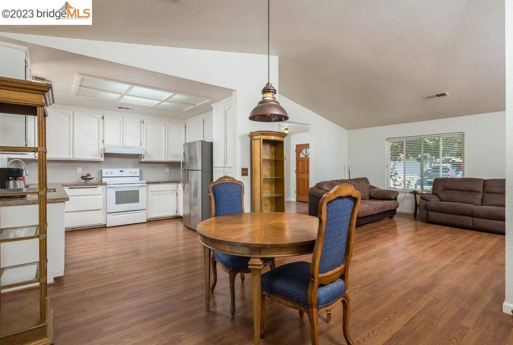 Dixon, CA 95620,905 Weyand