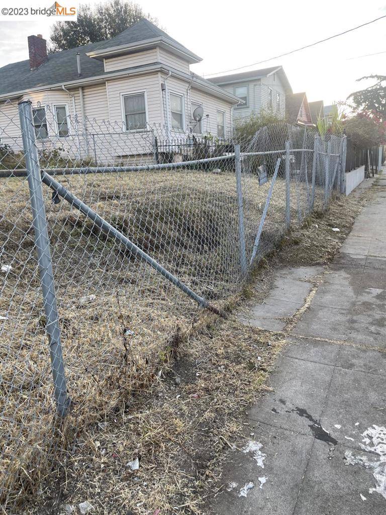 Oakland, CA 94601,2340 E 21St St