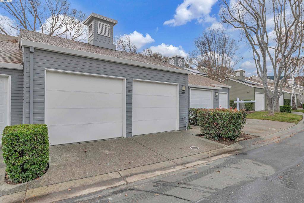 Pleasanton, CA 94588,7758 Creekside Dr