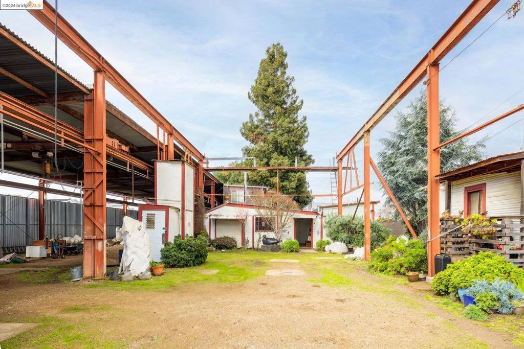Oakland, CA 94603,763 Moorpark St