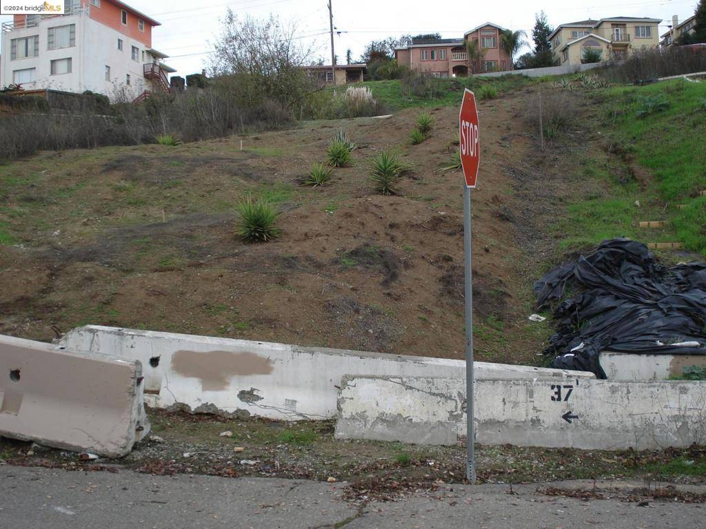 Oakland, CA 94605,6318 Buena Ventura AVE