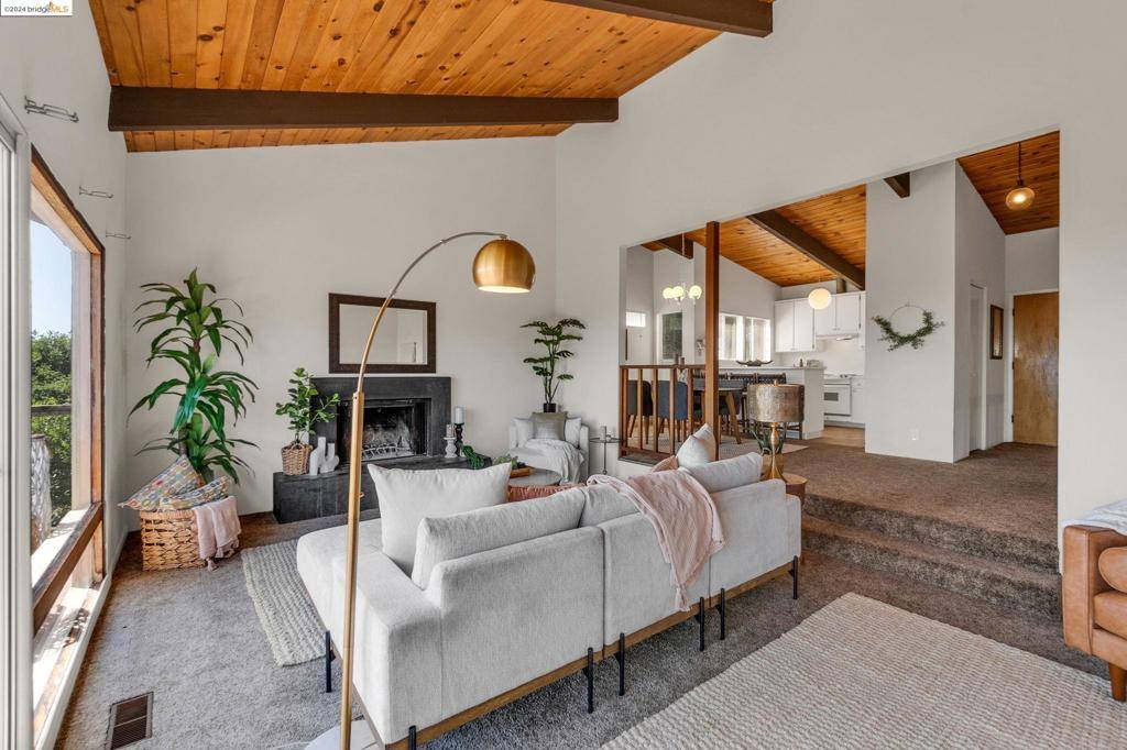 Oakland, CA 94611,2001 Manzanita Dr
