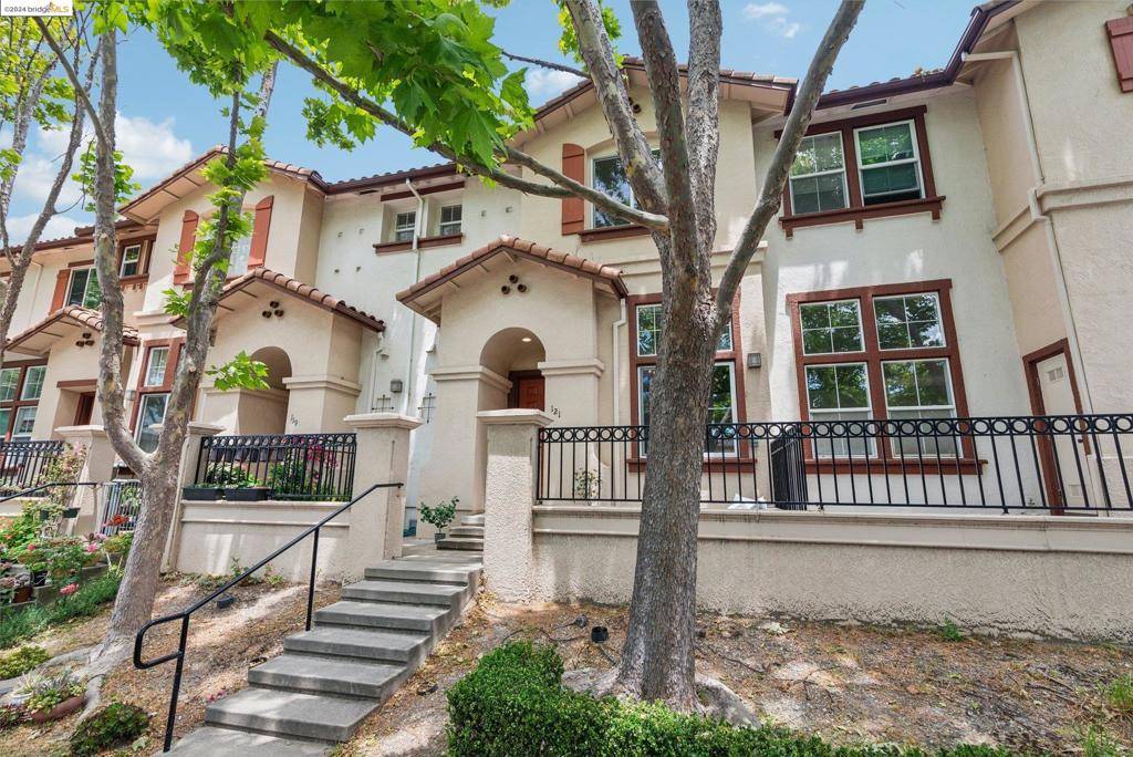 San Pablo, CA 94806,121 Santa Ana St