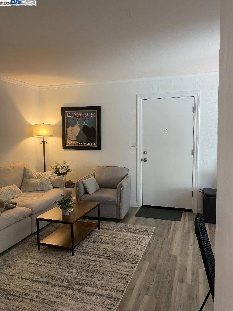 Pleasant Hill, CA 94523,385 Camelback Rd #7