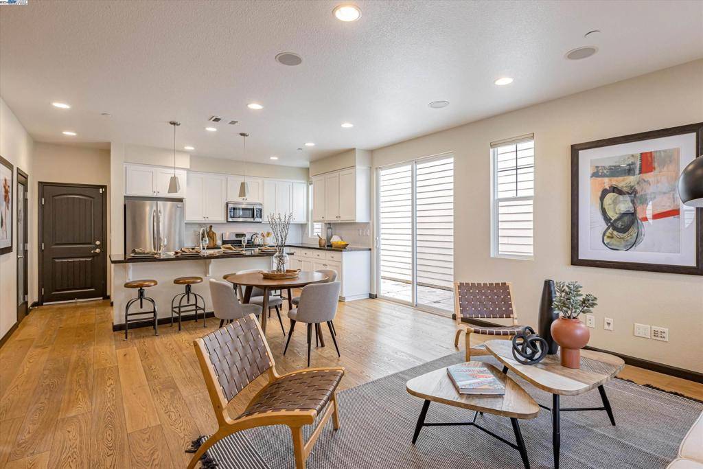 Hayward, CA 94541,391 B St