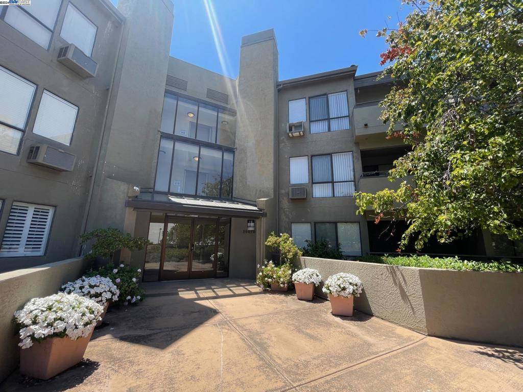 Fremont, CA 94538,39224 Guardino Dr #110