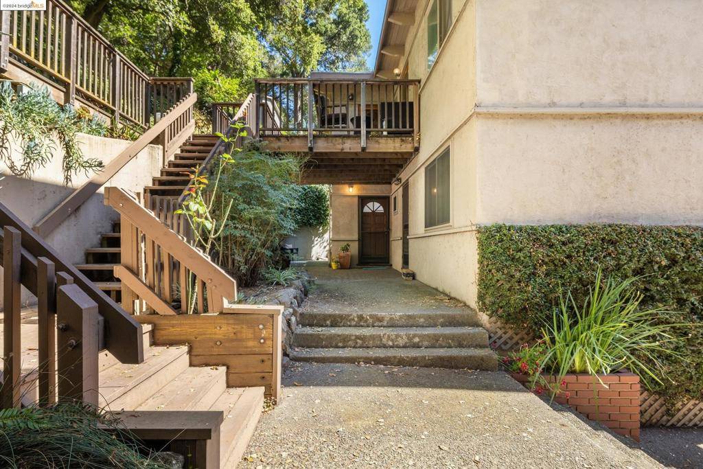 Oakland, CA 94611,5835 Thornhill Dr #2