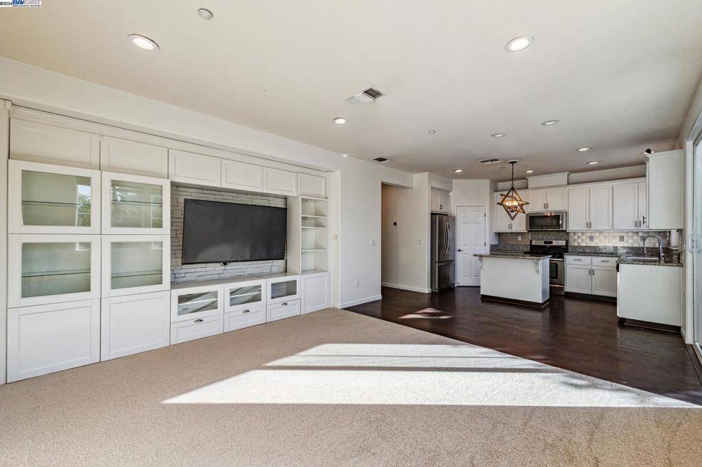 Martinez, CA 94553,663 Falling Star Dr