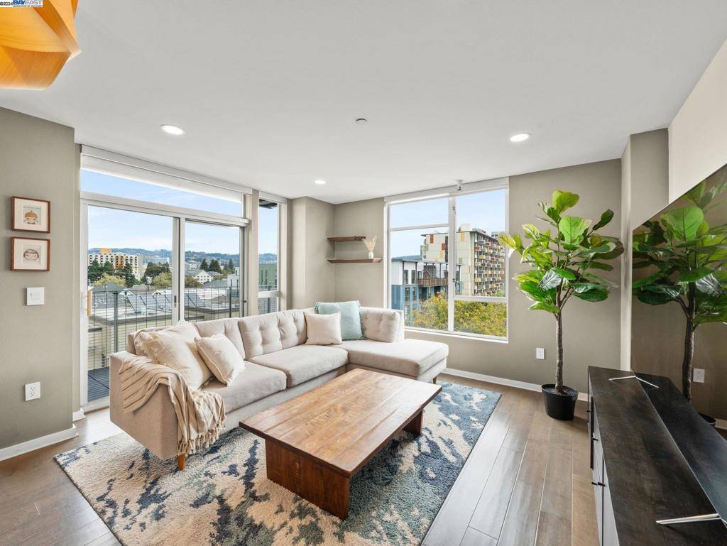 Oakland, CA 94612,630 Thomas L Berkley Way #518