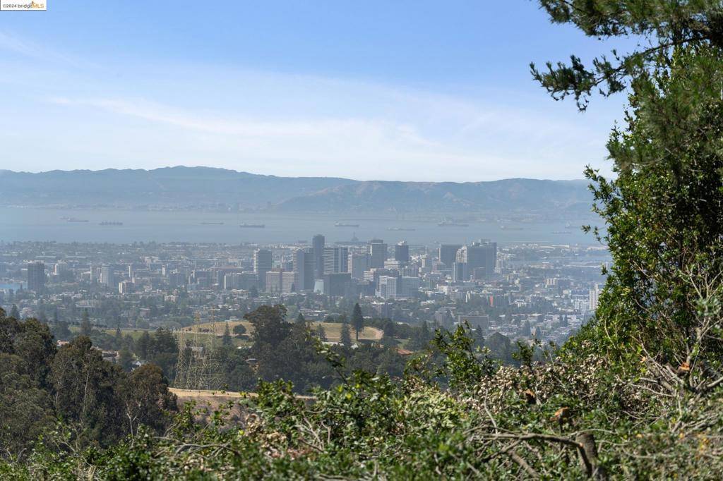 Oakland, CA 94611,2335 Tunnel Rd