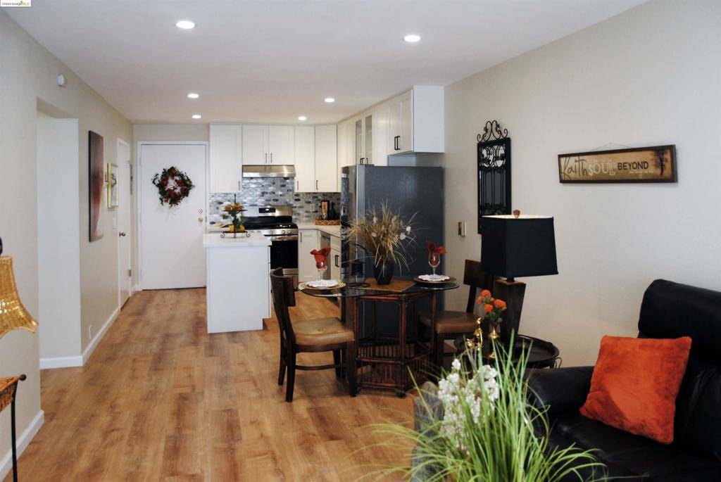 Oakland, CA 94607,625 Madison St #107