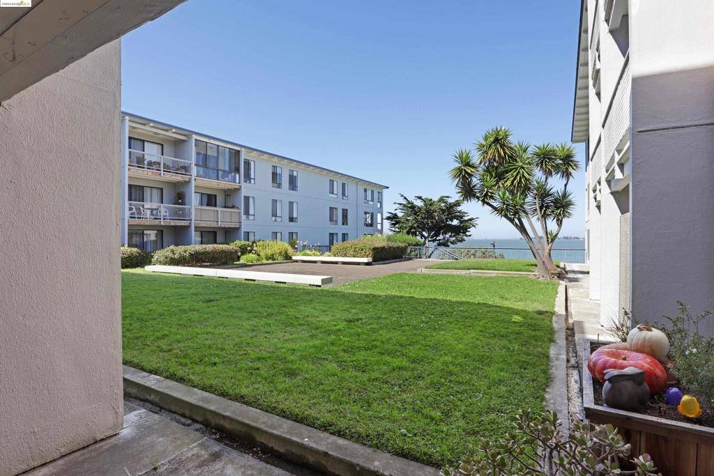 Emeryville, CA 94608,4 Captain Dr #E211