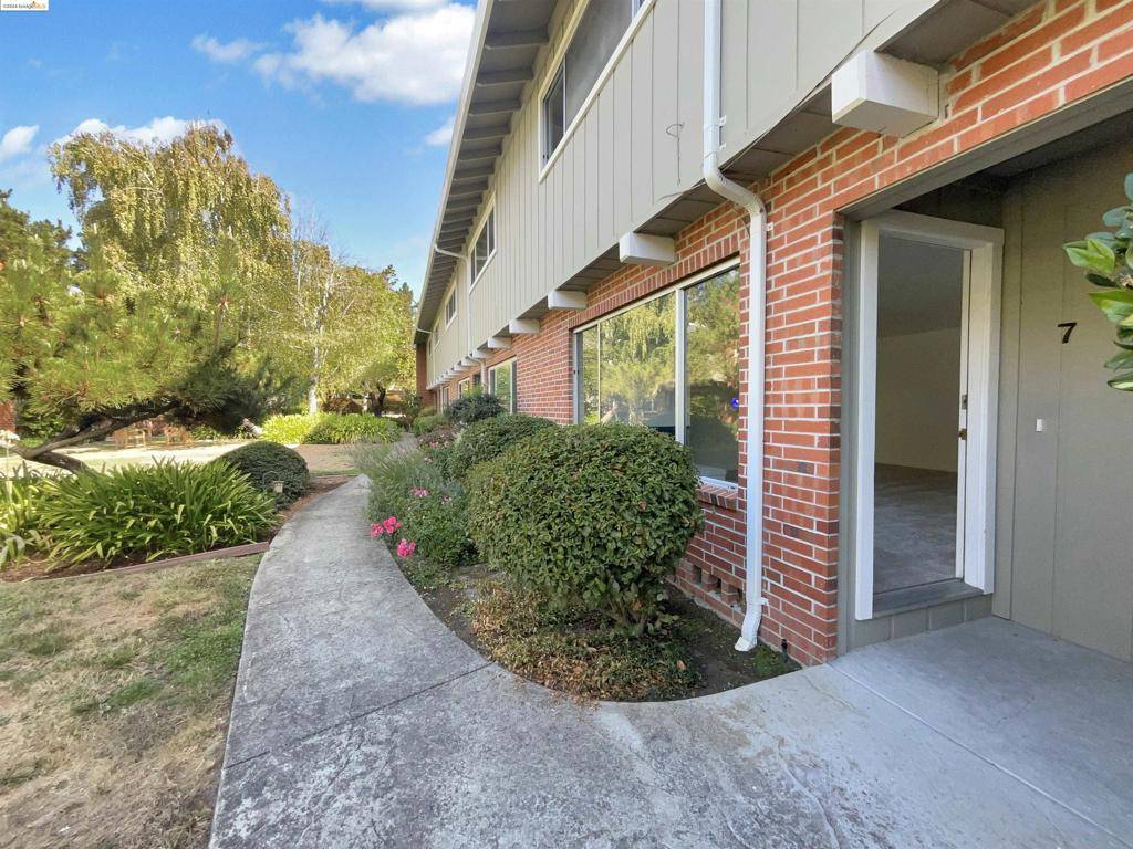 Moraga, CA 94556,2135 Ascot Dr #7