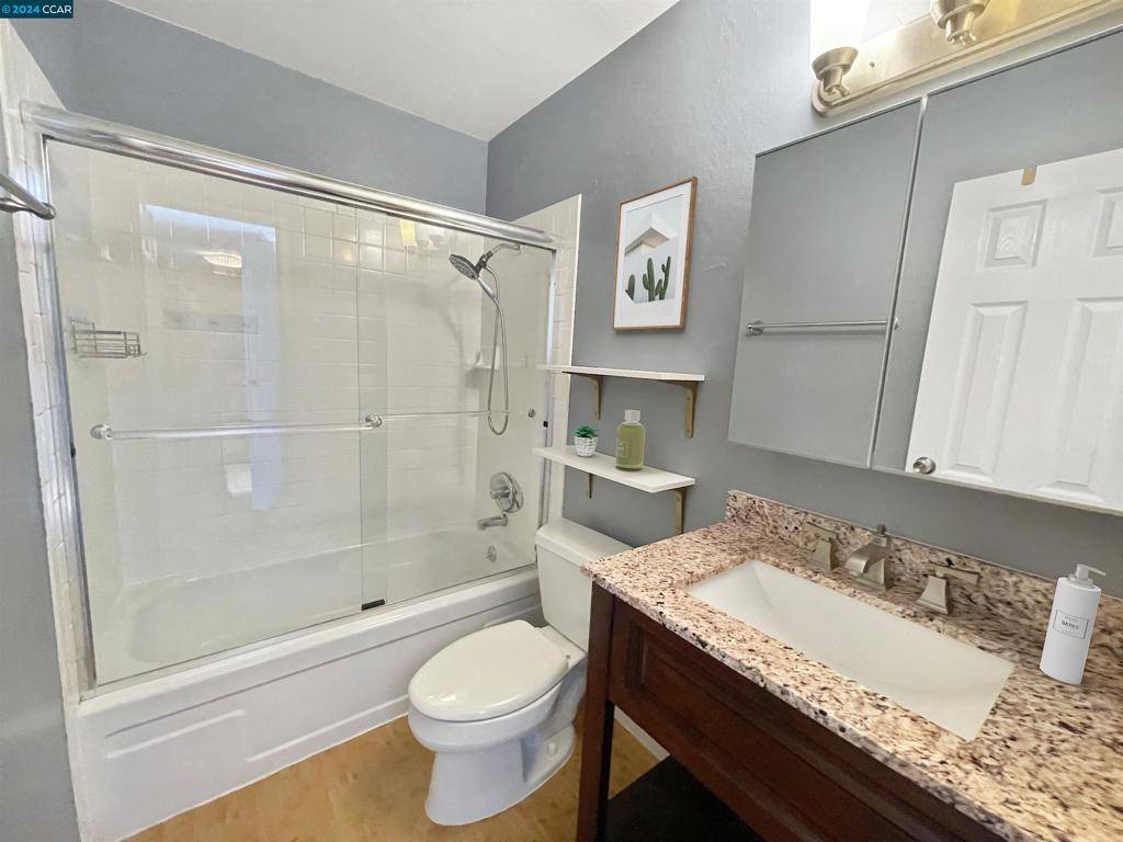 Oakland, CA 94610,455 Crescent Street #315