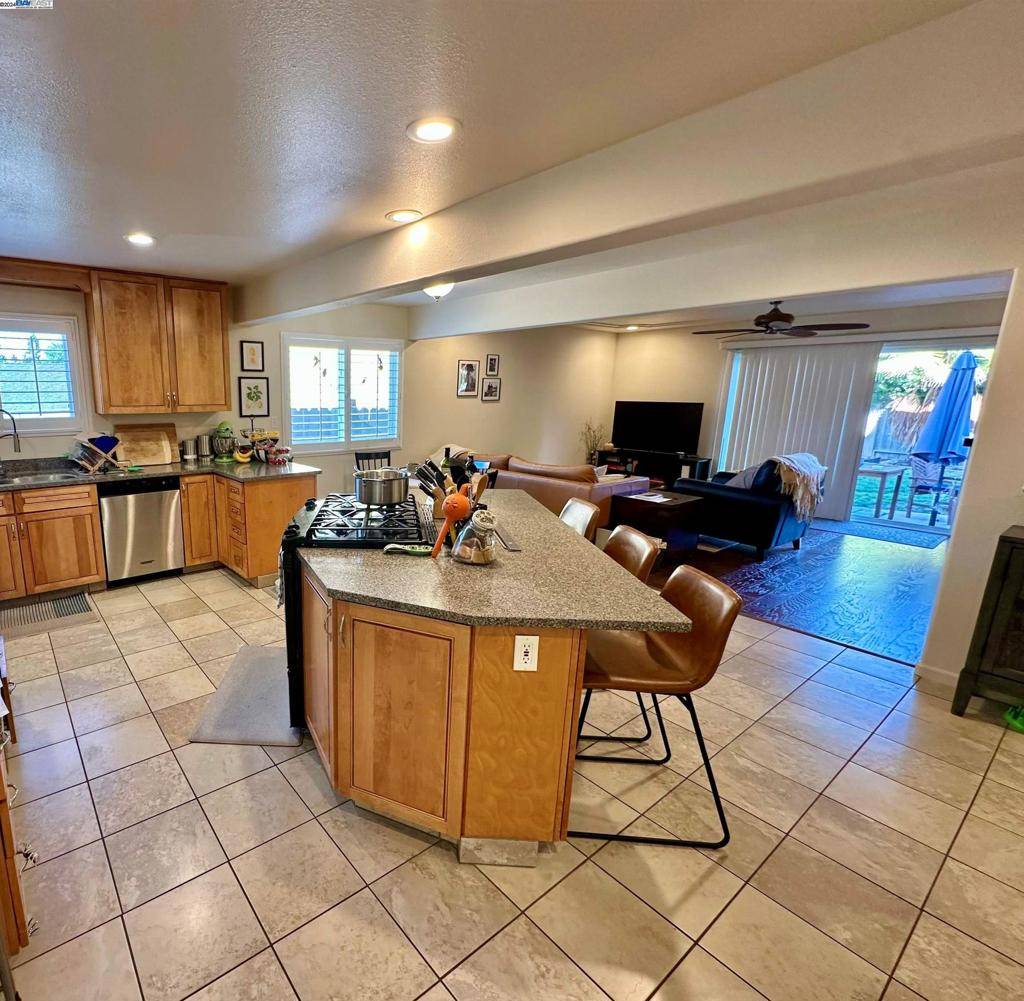 Pleasanton, CA 94566,5556 Sonoma Dr