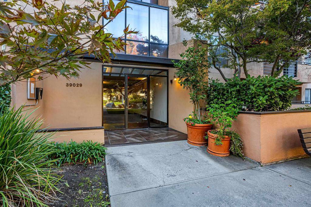 Fremont, CA 94538,39029 Guardino Dr #221