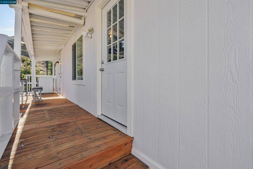 El Sobrante, CA 94803,4556 Appian Way