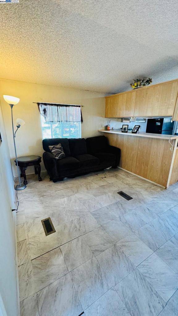 San Leandro, CA 94577,2399 E 14Th St