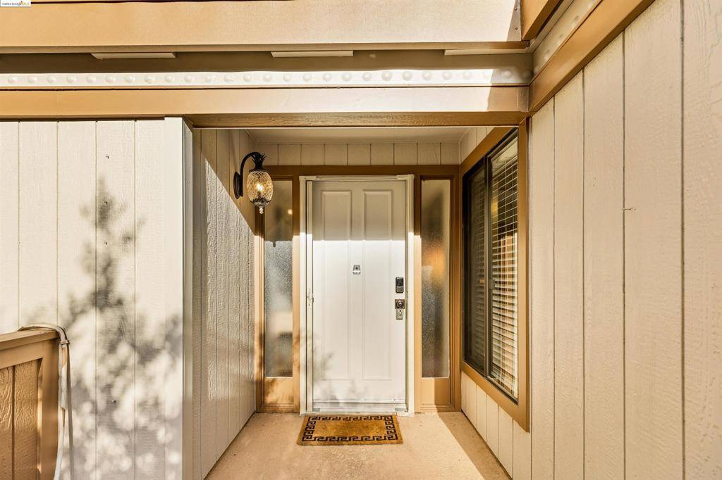 Walnut Creek, CA 94595,1125 Singingwood Ct #1