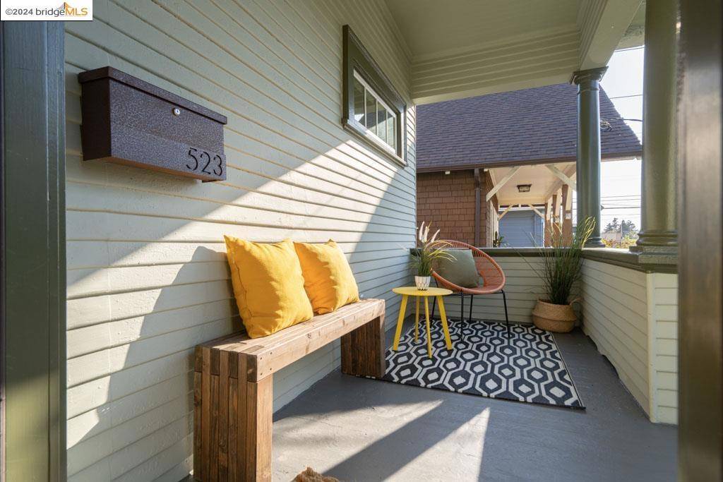 Oakland, CA 94609,523 61st