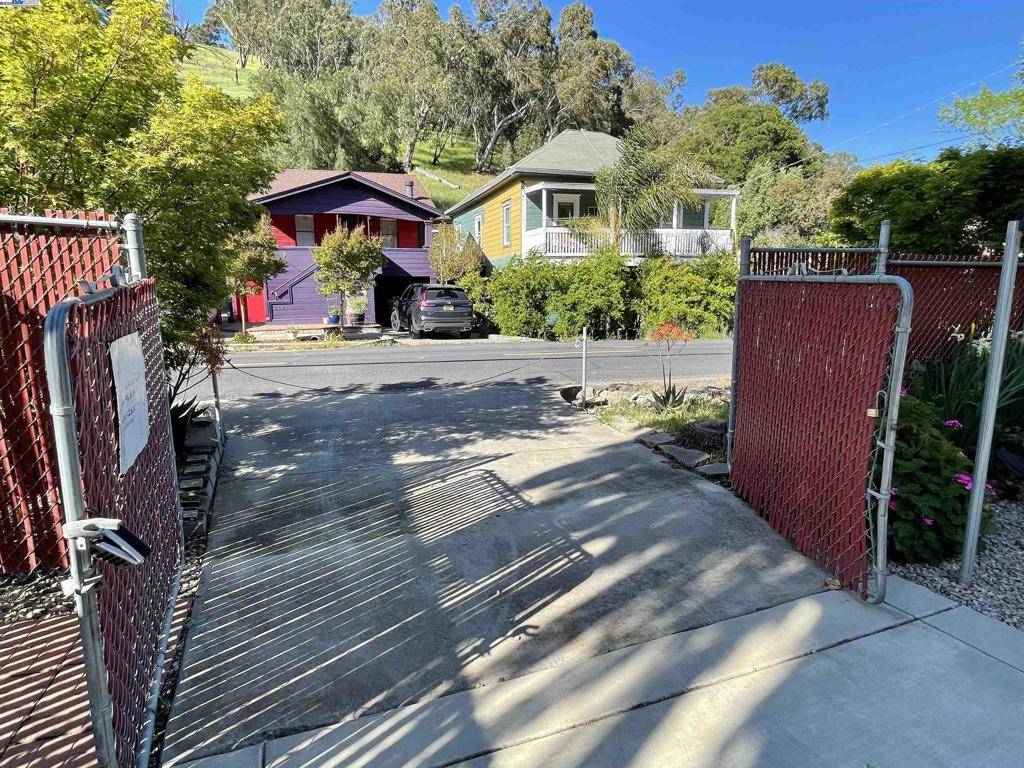 Port Costa, CA 94569,109 Canyon Lake Dr