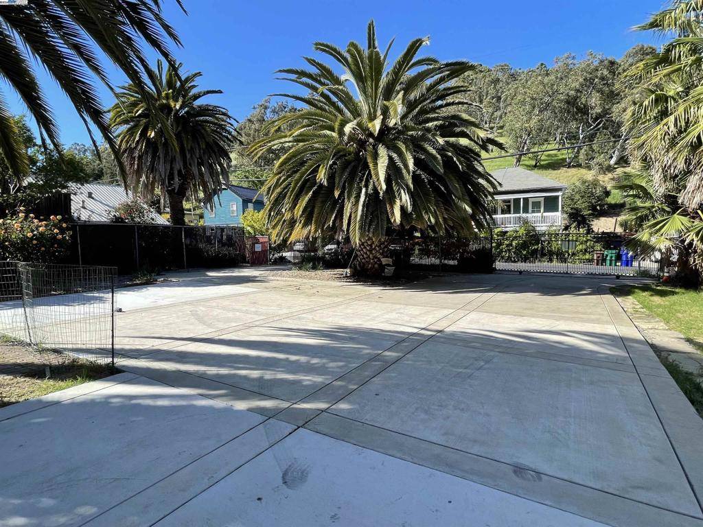 Port Costa, CA 94569,109 Canyon Lake Dr