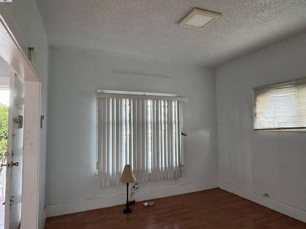 Oakland, CA 94605,6027 Avenal Ave