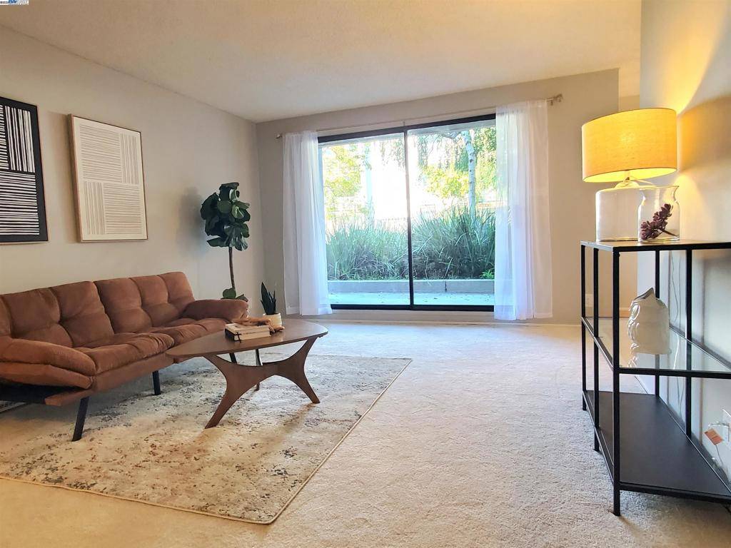 Emeryville, CA 94608,2 Admiral Dr #280