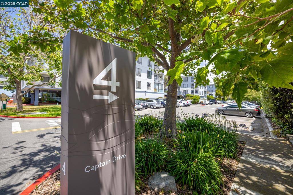 Emeryville, CA 94608,4 Captain Dr #E305