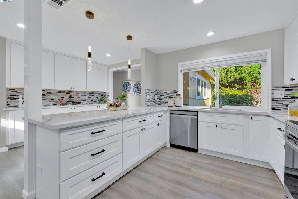 San Lorenzo, CA 94580,15725 Via Esmond