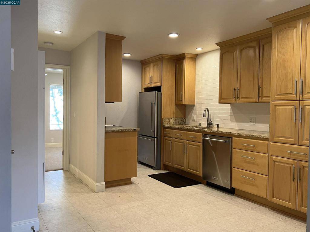 Walnut Creek, CA 94596,2562 Walnut Blvd #66