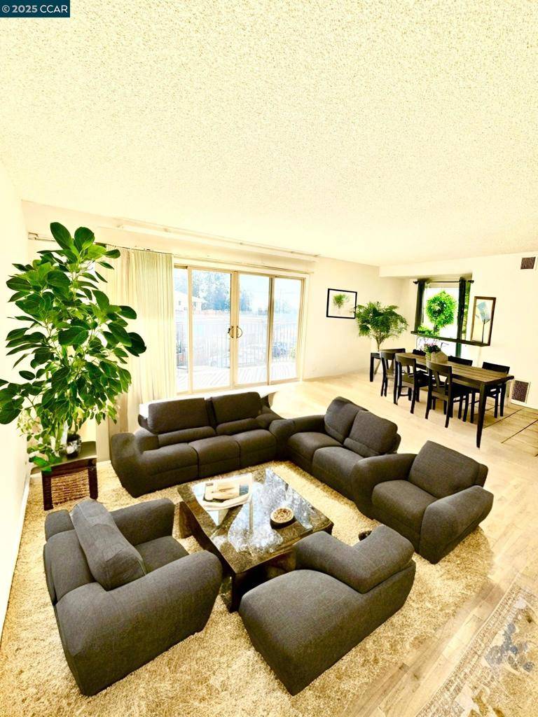 Oakland, CA 94602,5025 Woodminster Ln #202