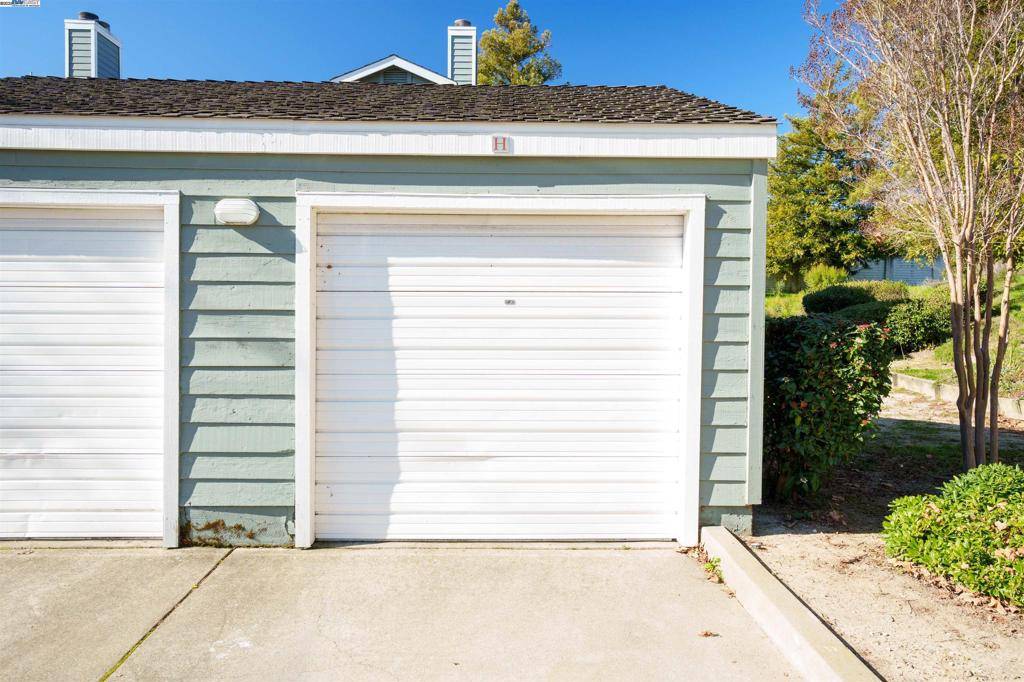 Pleasanton, CA 94588,7765 Canyon Meadow Cir #H
