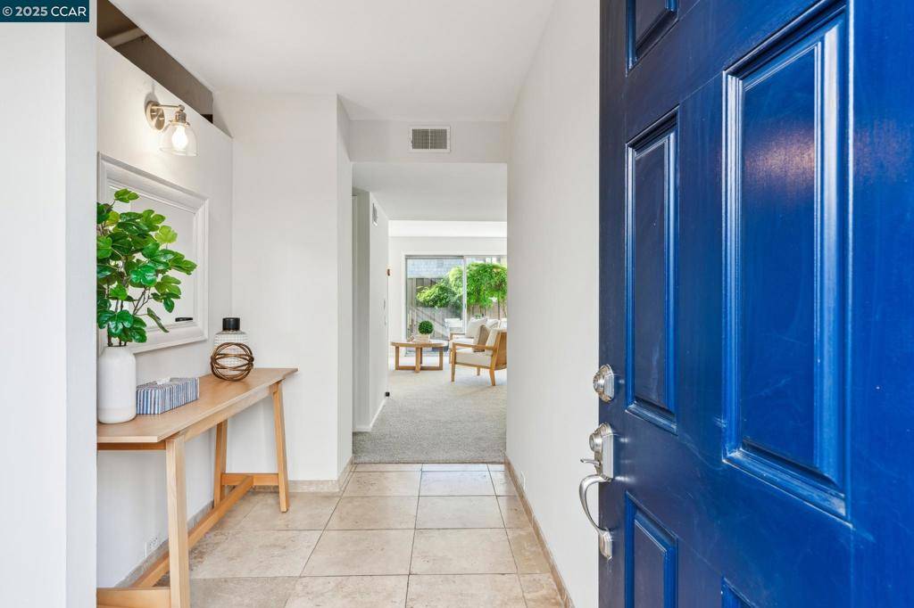 Moraga, CA 94556,2121 Donald Drive #6