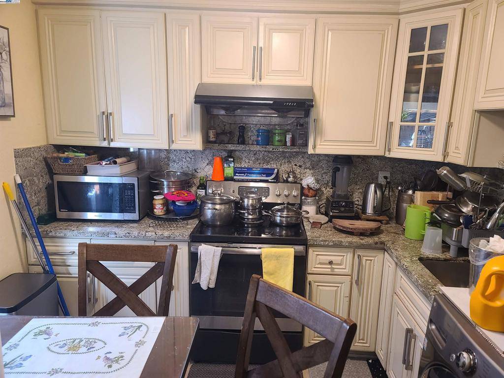 Hayward, CA 94541,357 Laurel Ave #4