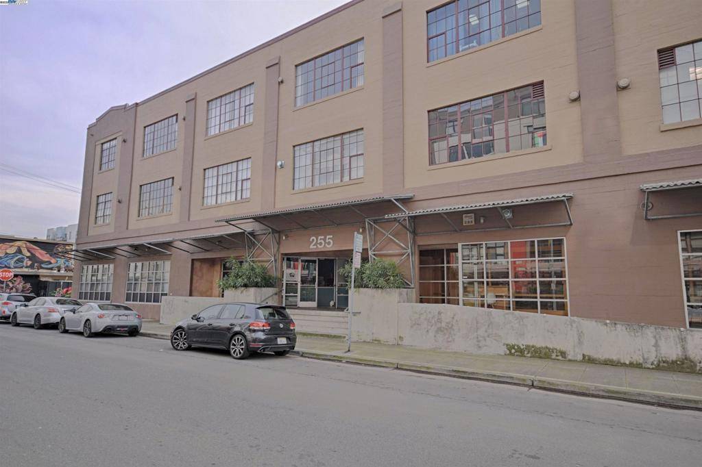 Oakland, CA 94607,255 3Rd St #202