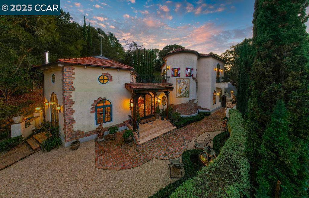 Orinda, CA 94563,24 Moraga Via