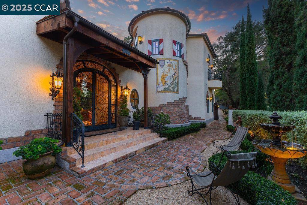 Orinda, CA 94563,24 Moraga Via