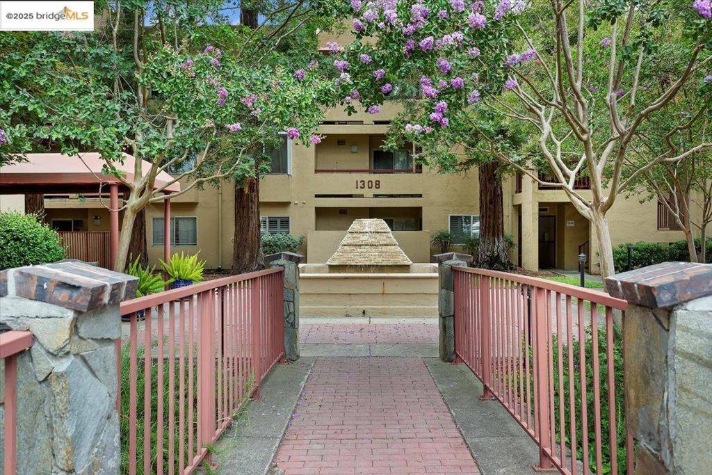 Walnut Creek, CA 94597,1308 Walden Rd #32