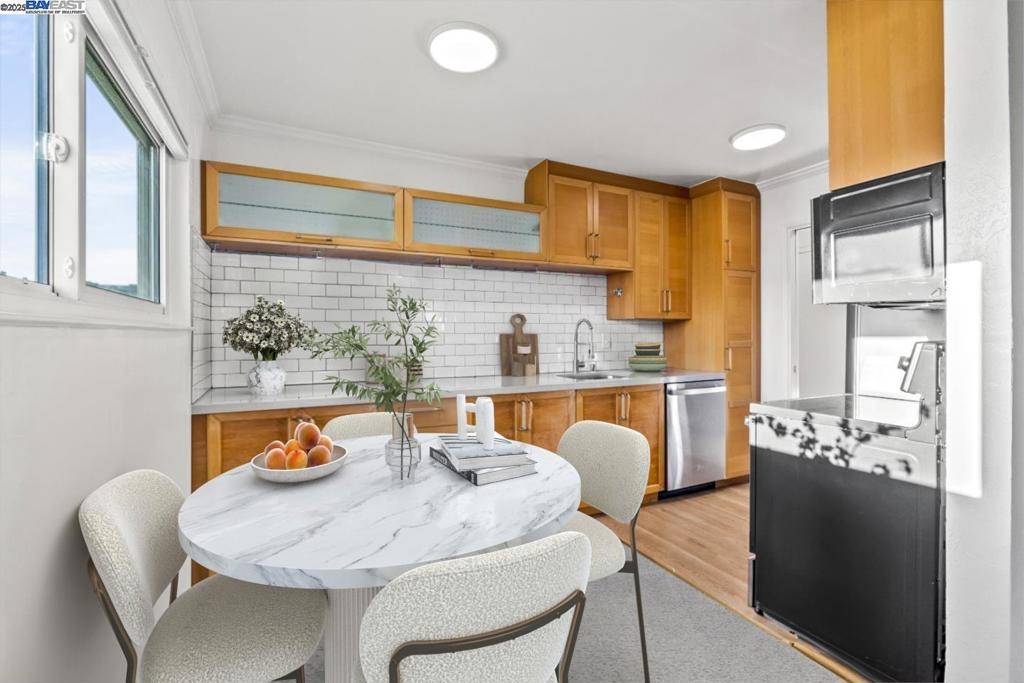 Oakland, CA 94610,321 Warwick Ave #302