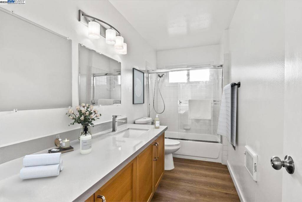 Oakland, CA 94610,321 Warwick Ave #302
