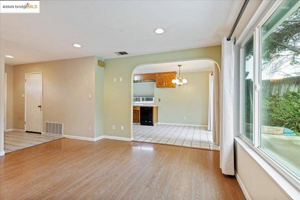 Pittsburg, CA 94565,976 Jensen Cir
