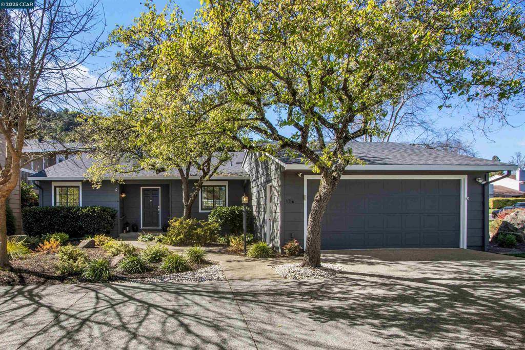 Moraga, CA 94556-1033,1716 Saint Andrews Drive