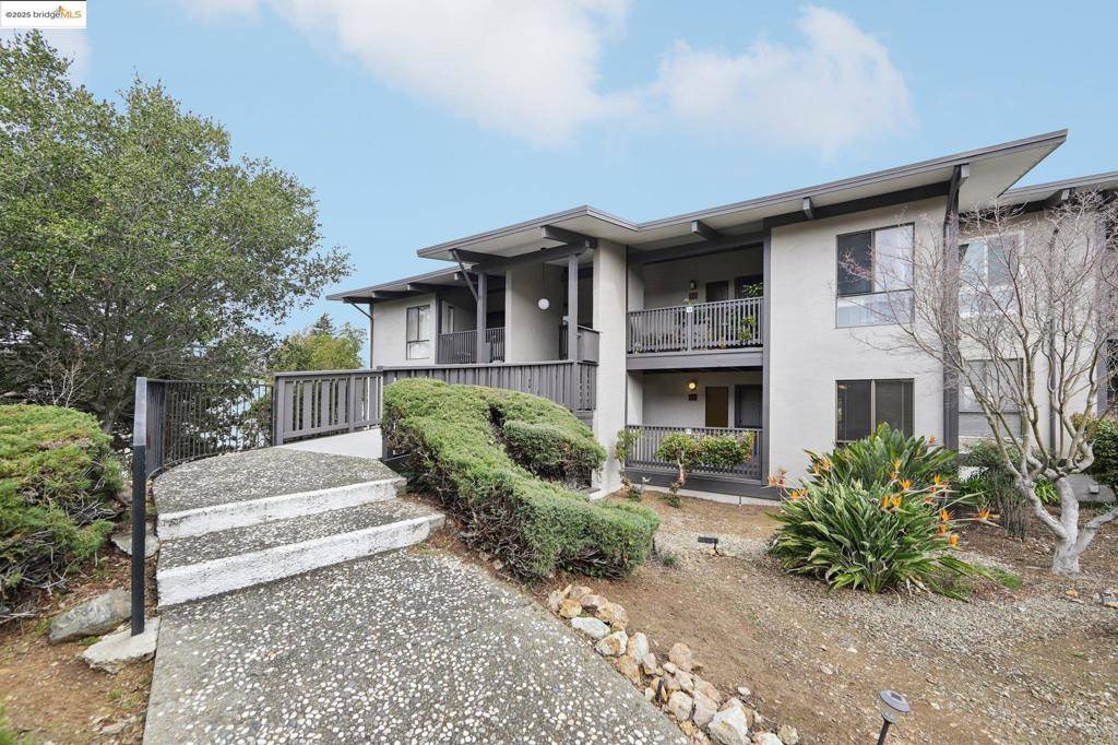 Castro Valley, CA 94546-2862,19100 Crest Avenue #17